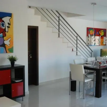 Casa vacanze Moderne Mit Privatem Pool Und Meerblick By Interhome