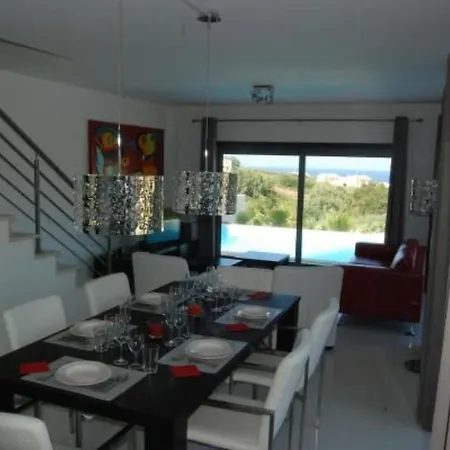 Moderne Mit Privatem Pool Und Meerblick By Interhome * לוריניה